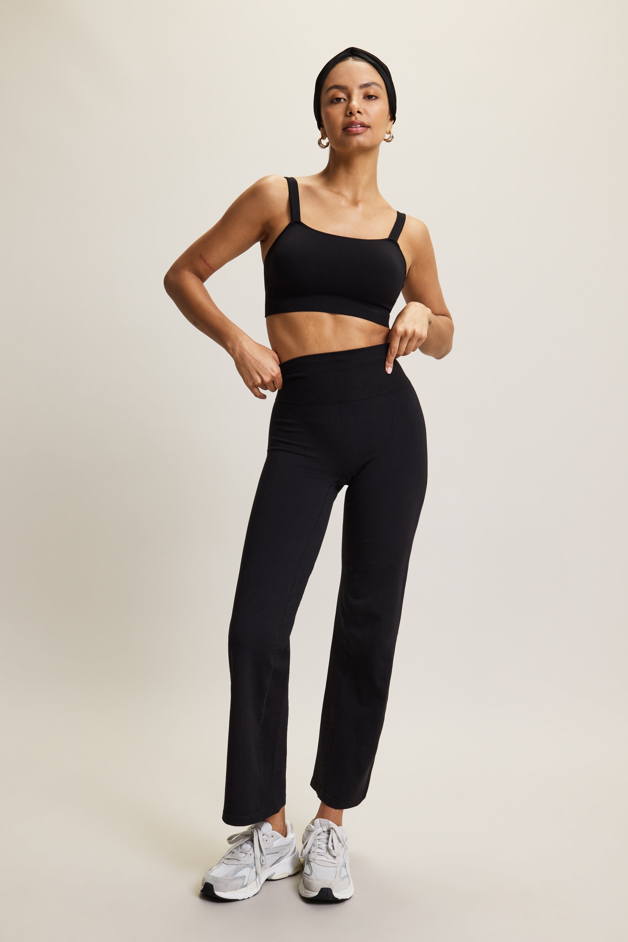 Jilla Active premium wide leg bamboo black yoga trousers with a high-rise ribbed waistband in soft brown fabric, designed for yoga, Pilates, lounging, and versatile athleisure wear. These comfortable and breathable activewear pants offer a relaxed yet stylish fit, perfect for transitioning from studio to street or incorporating into an everyday wardrobe.